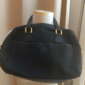 VINTAGE..BLACK GUCCI.HAS WEAR ON INSIDE ONLY SEE PICS PLS
